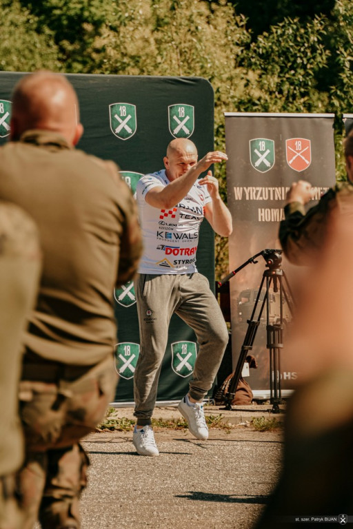 18. Pułk Alrtylerii w Nowej Dębie trenował boks
