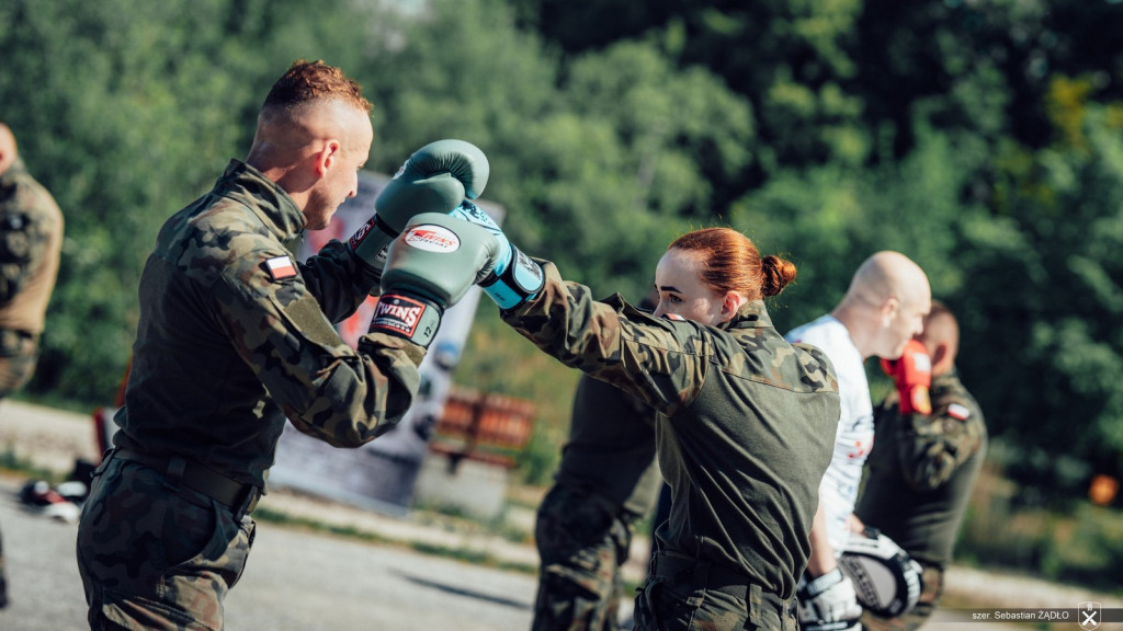 18. Pułk Alrtylerii w Nowej Dębie trenował boks