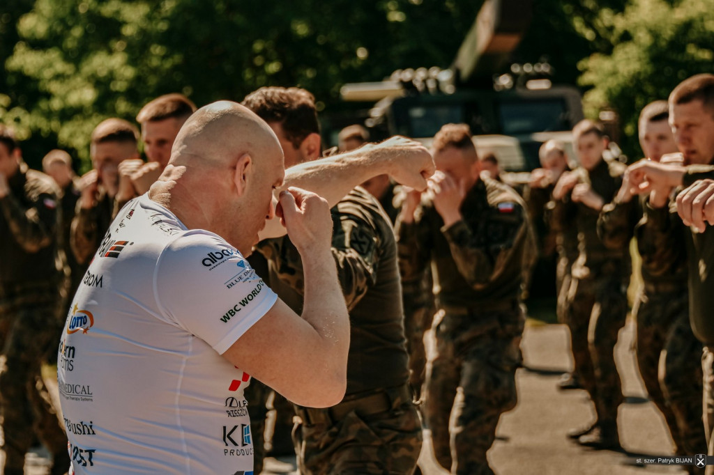 18. Pułk Alrtylerii w Nowej Dębie trenował boks