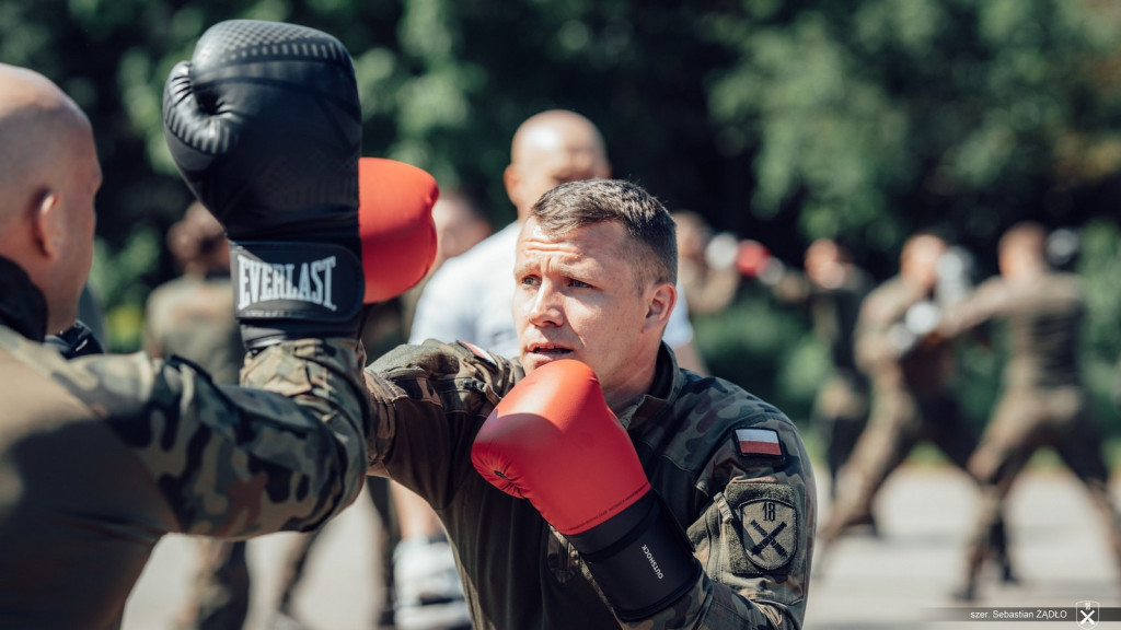 18. Pułk Alrtylerii w Nowej Dębie trenował boks