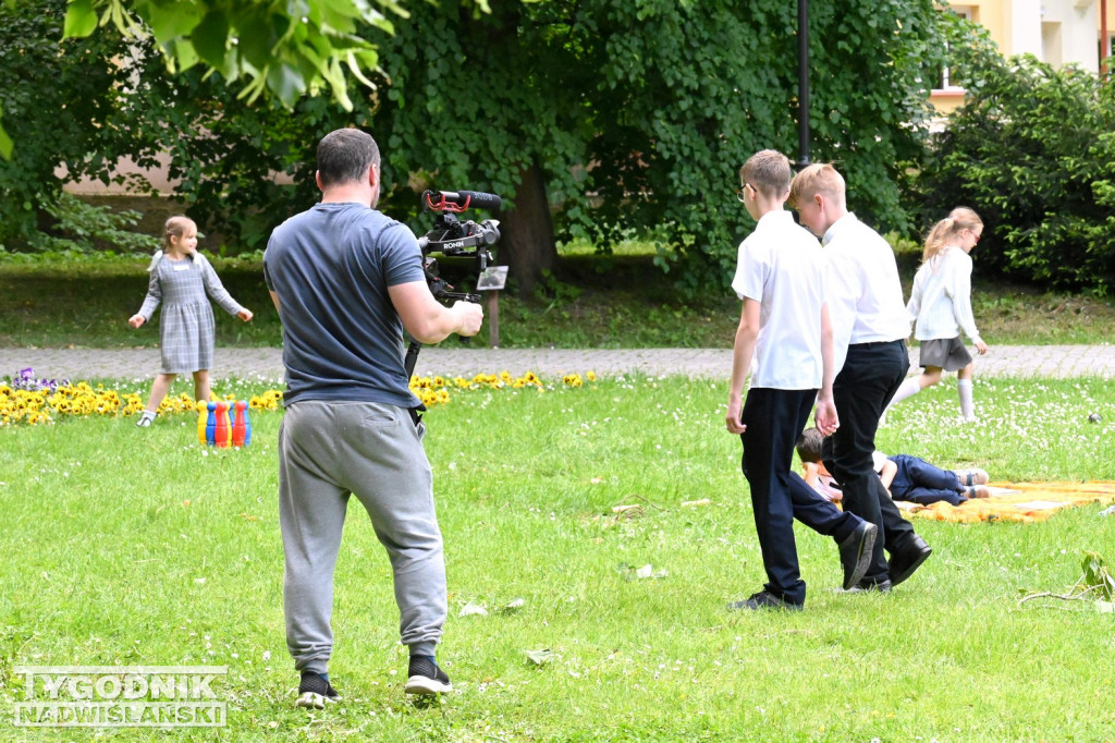 Sceny z planu filmowego SP 10 w Parku Dzikowskim
