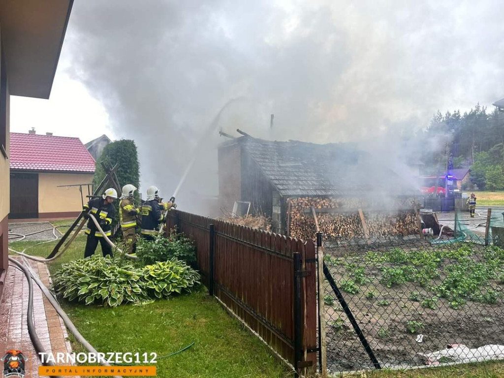 Pożar po uderzeniu pioruna w Żupawie