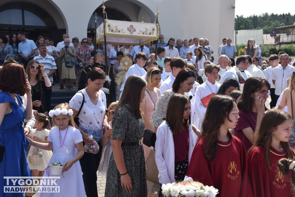 Procesja Bożego Ciała w Nowej Dębie