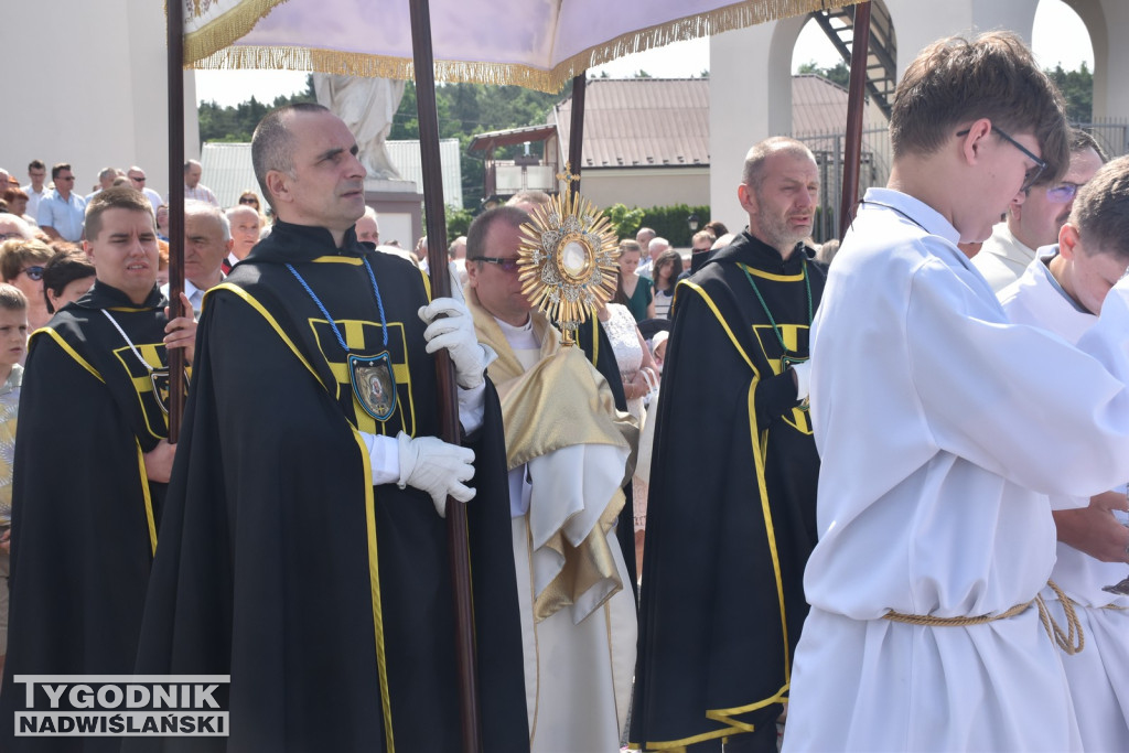 Procesja Bożego Ciała w Nowej Dębie