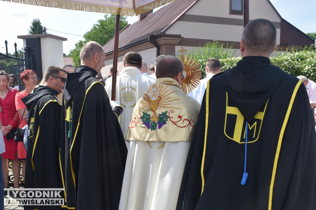 Procesja Bożego Ciała w Nowej Dębie