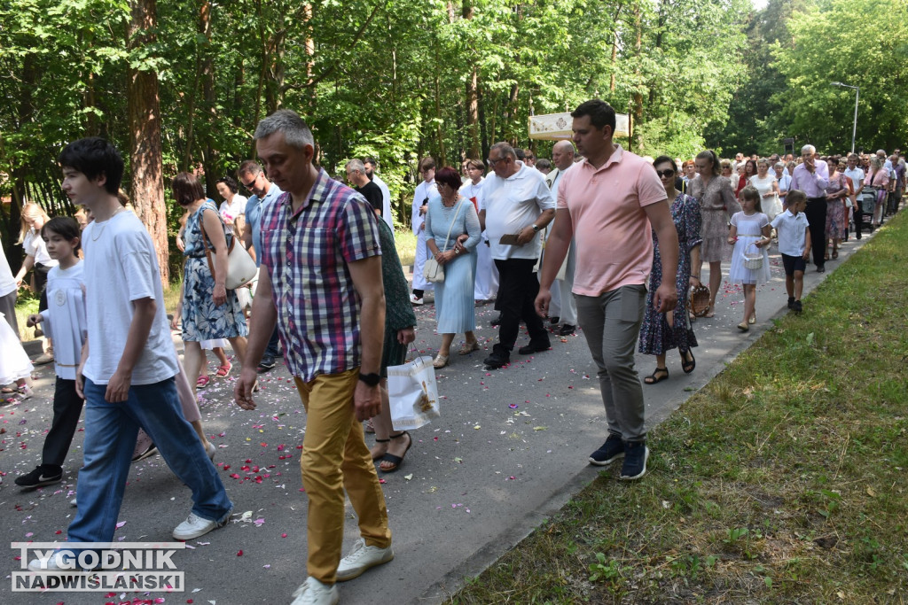 Procesja Bożego Ciała w Nowej Dębie