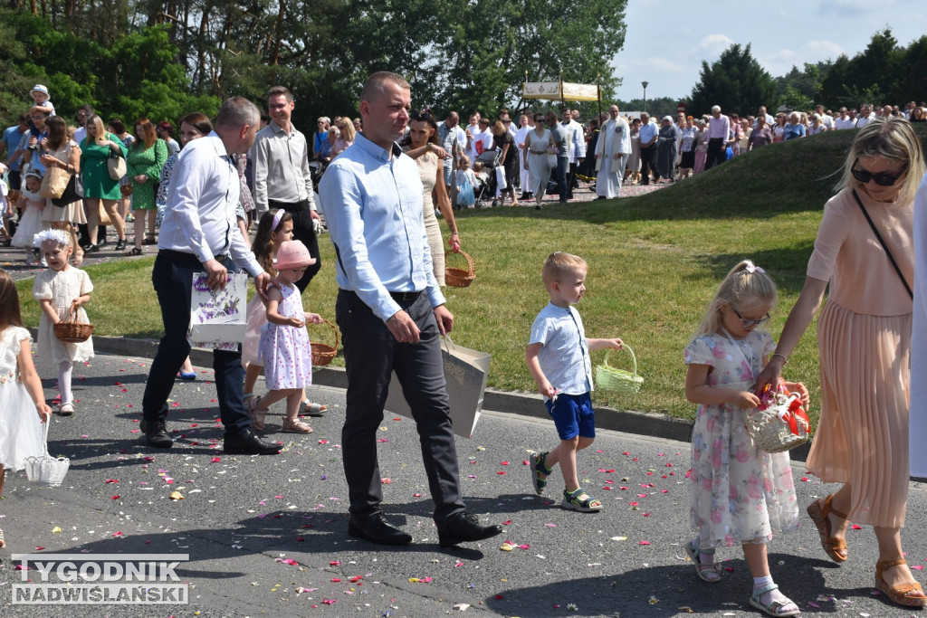 Procesja Bożego Ciała w Nowej Dębie