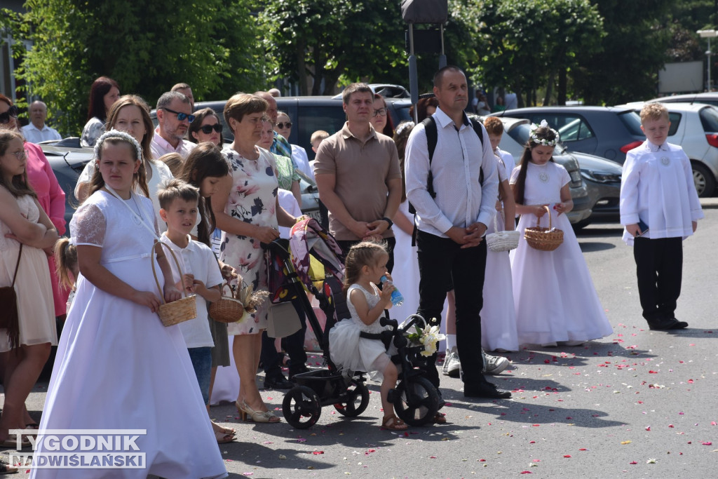 Procesja Bożego Ciała w Nowej Dębie