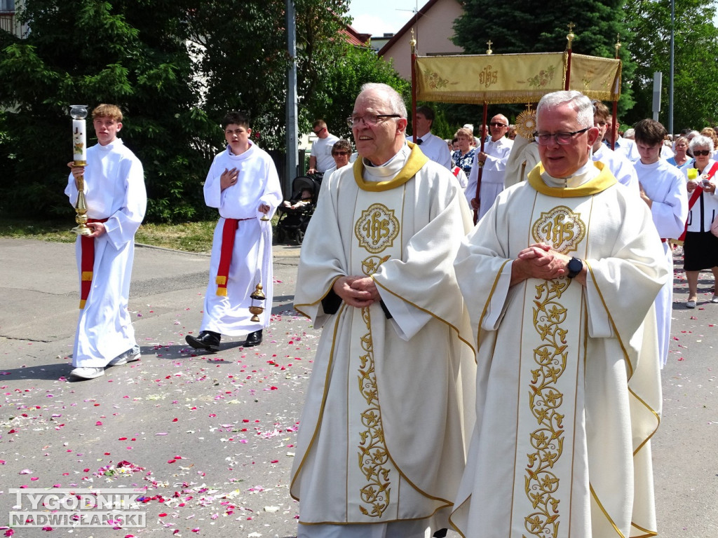 Tarnobrzeg. Procesja Bożego Ciała ze św. Barbary