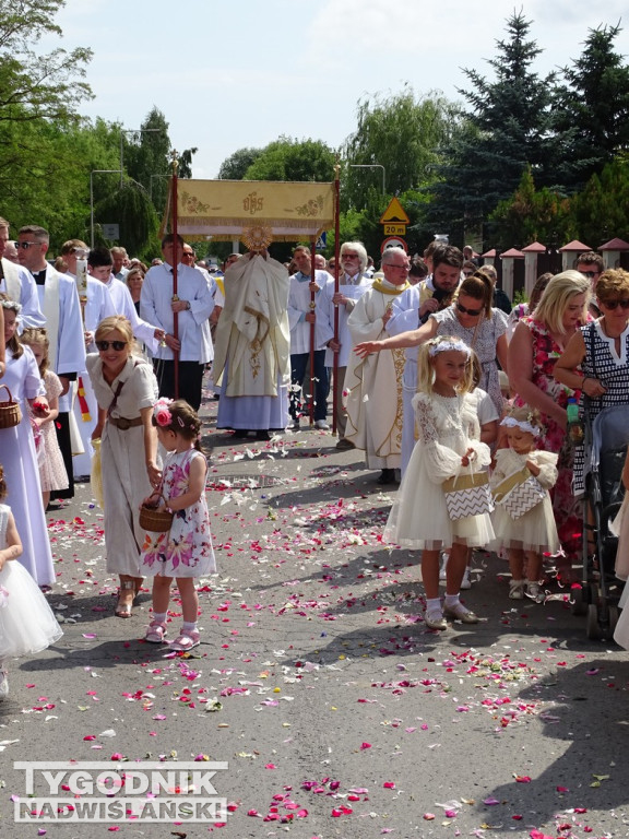 Tarnobrzeg. Procesja Bożego Ciała ze św. Barbary
