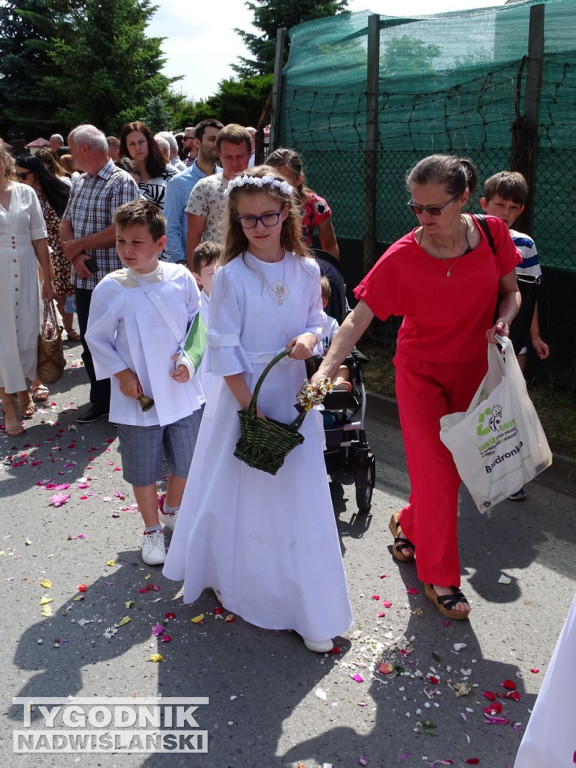 Tarnobrzeg. Procesja Bożego Ciała ze św. Barbary