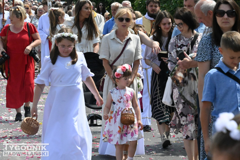 Tarnobrzeg. Procesja Bożego Ciała ze św. Barbary