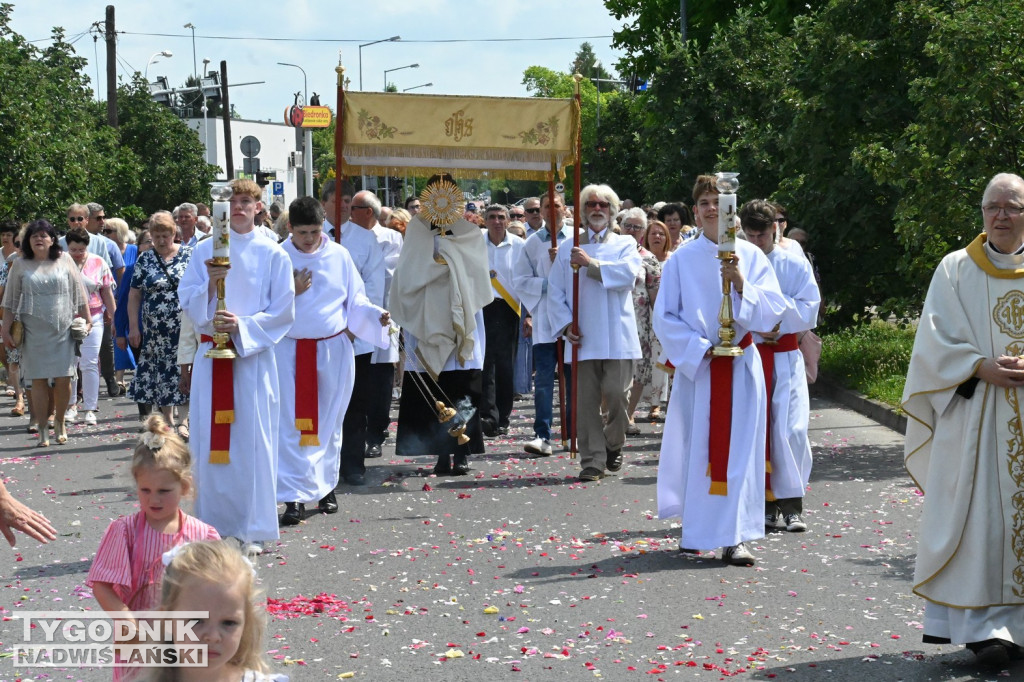 Tarnobrzeg. Procesja Bożego Ciała ze św. Barbary