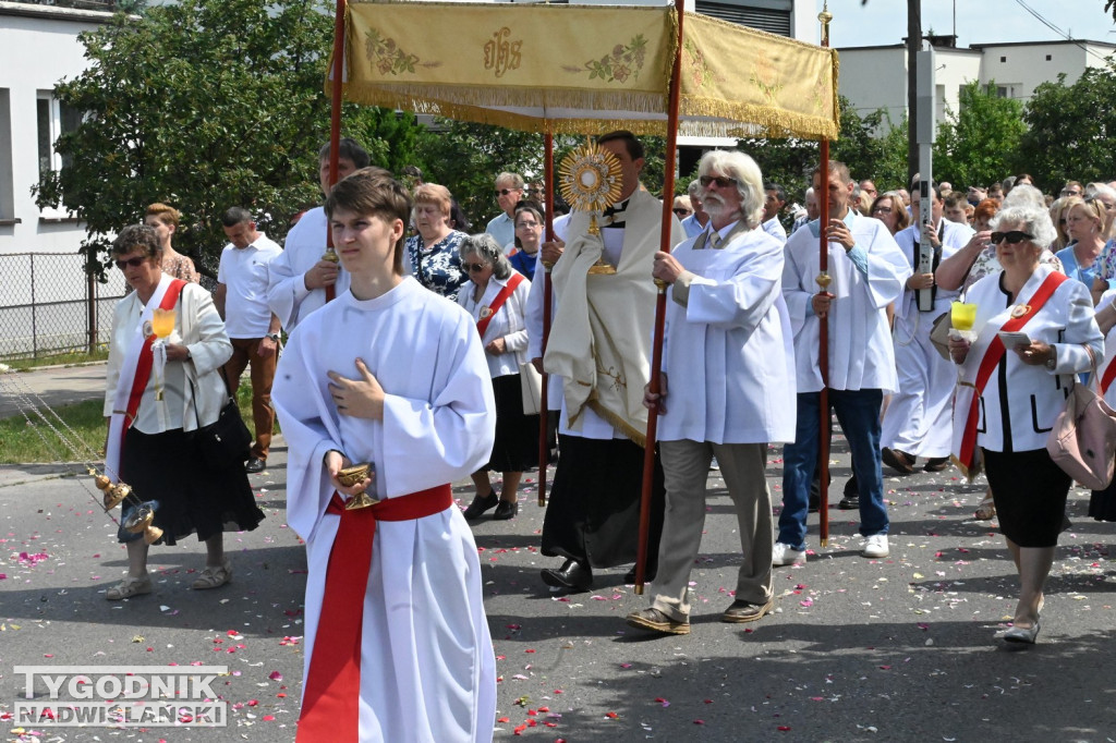 Tarnobrzeg. Procesja Bożego Ciała ze św. Barbary