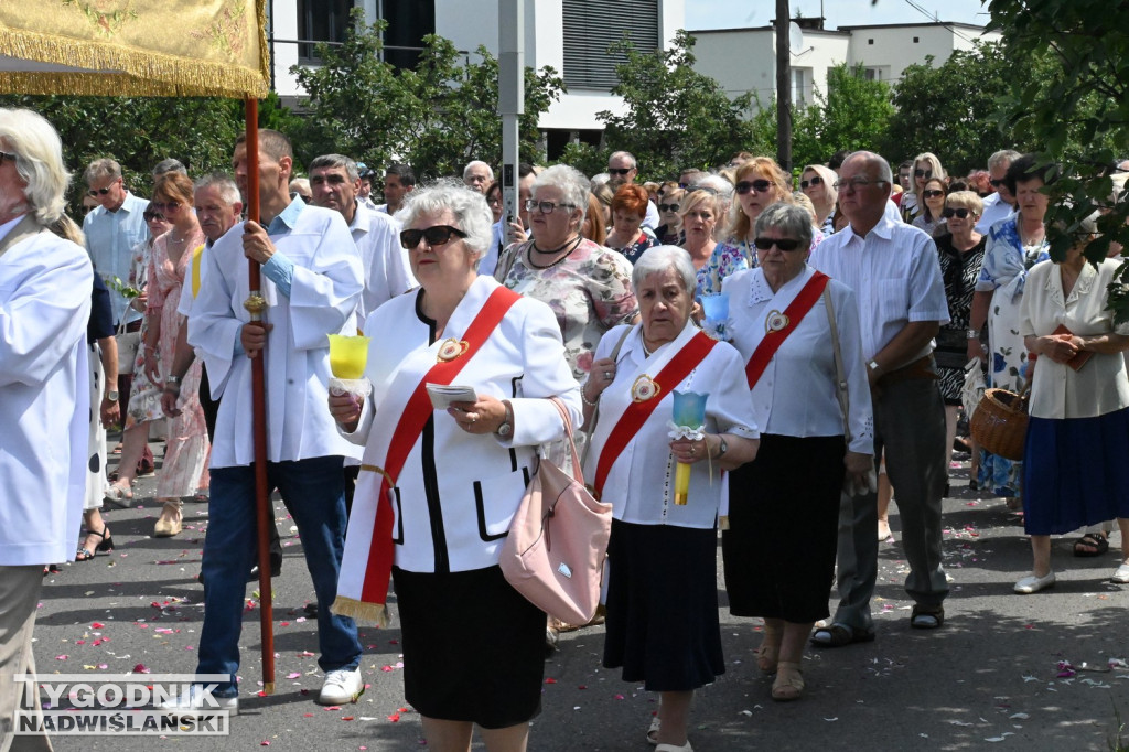 Tarnobrzeg. Procesja Bożego Ciała ze św. Barbary