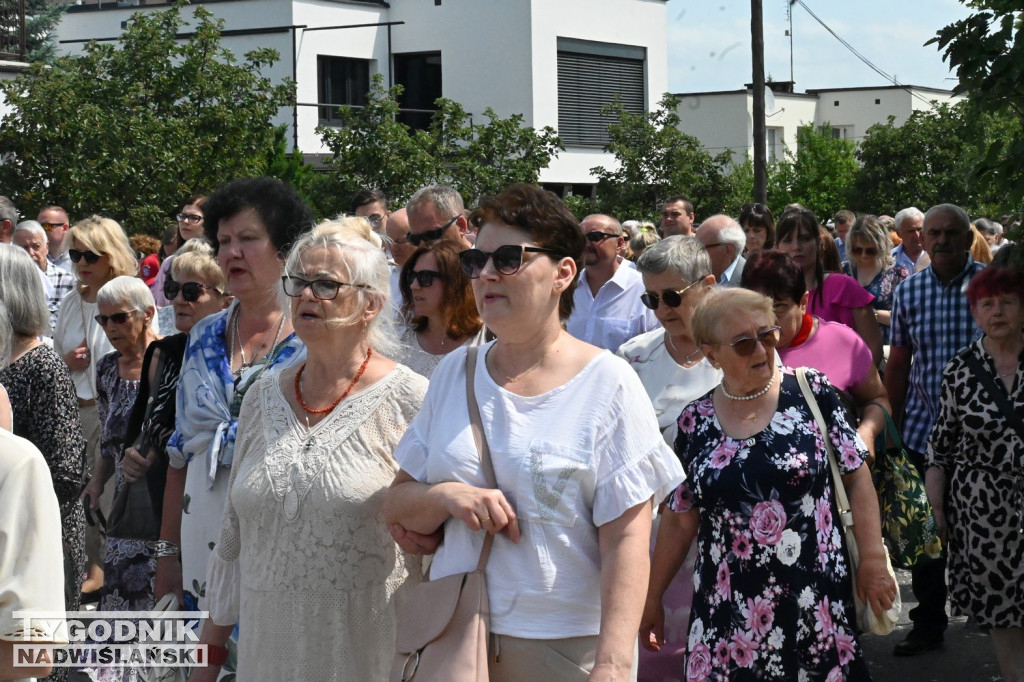 Tarnobrzeg. Procesja Bożego Ciała ze św. Barbary