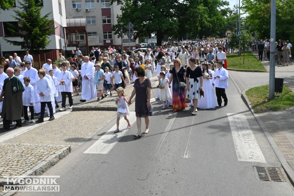 Tarnobrzeg. Procesja Bożego Ciała ze św. Barbary