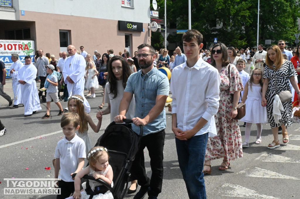 Tarnobrzeg. Procesja Bożego Ciała ze św. Barbary