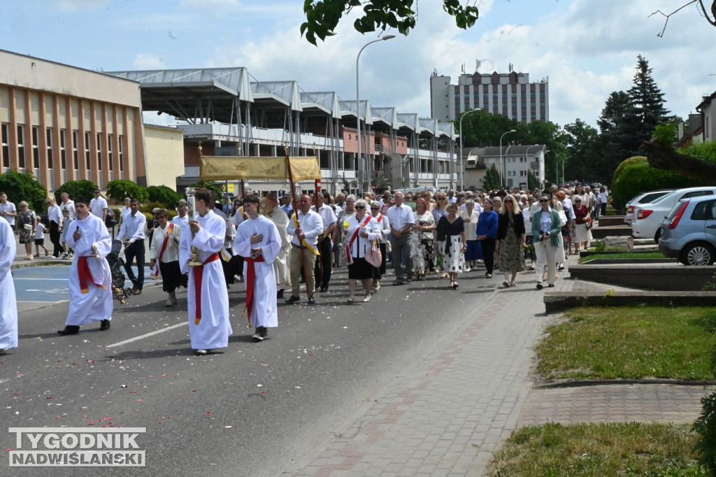 Tarnobrzeg. Procesja Bożego Ciała ze św. Barbary