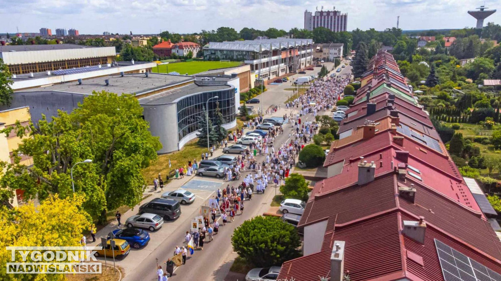 Tarnobrzeg. Procesja Bożego Ciała ze św. Barbary