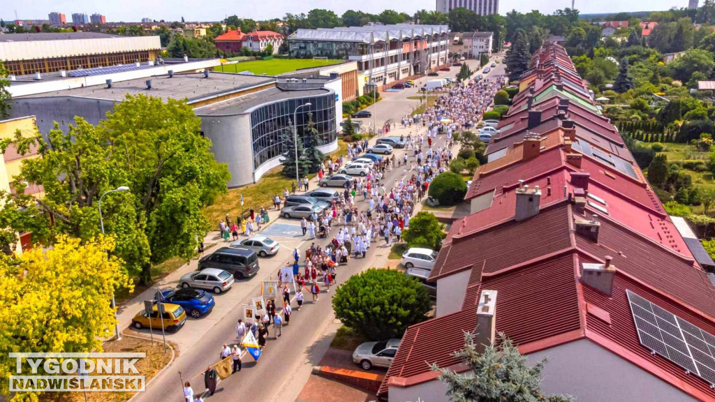 Tarnobrzeg. Procesja Bożego Ciała ze św. Barbary