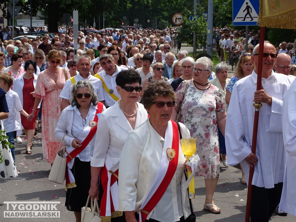 Tarnobrzeg. Procesja Bożego Ciała ze św. Barbary