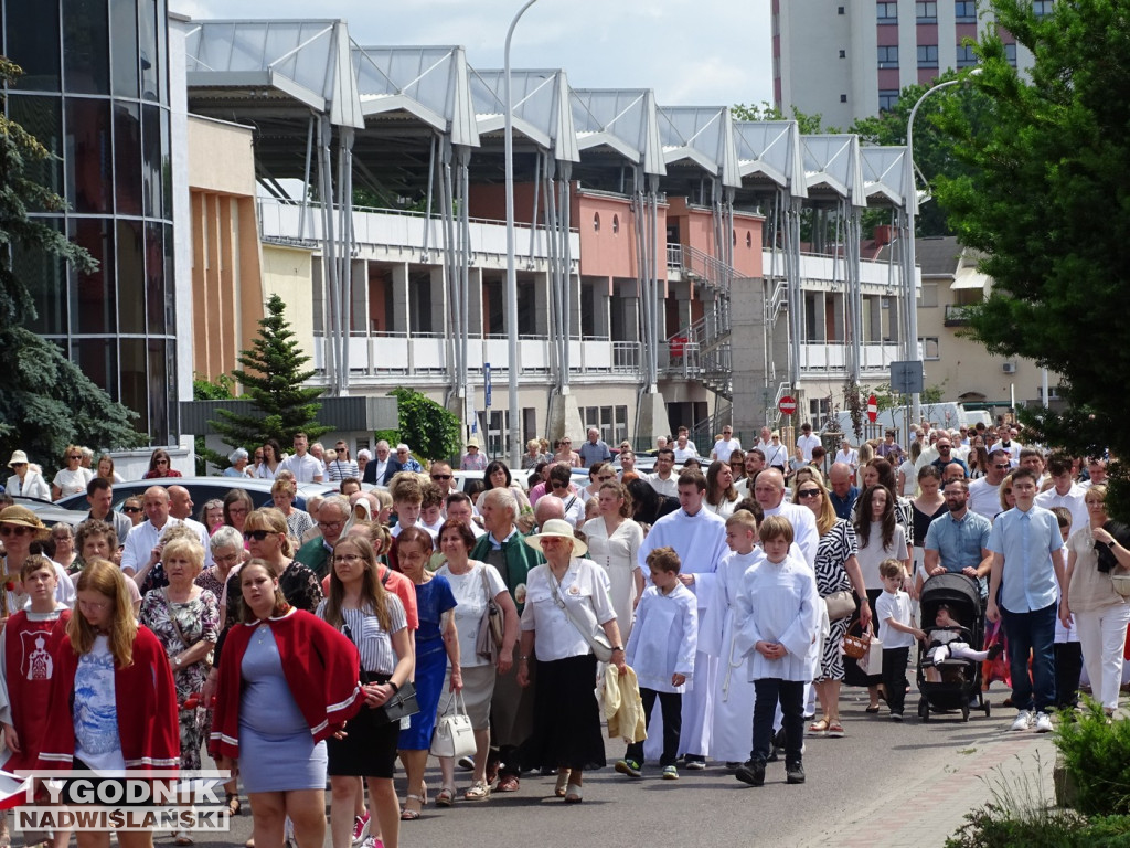 Tarnobrzeg. Procesja Bożego Ciała ze św. Barbary