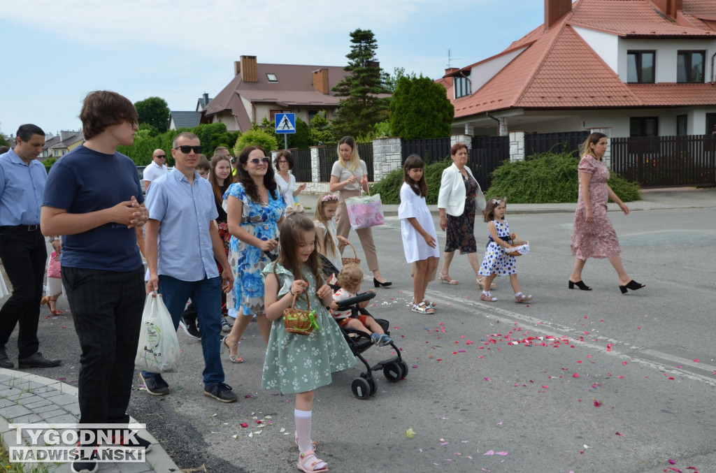 Procesja Bożego Ciała na osiedlu Dzików