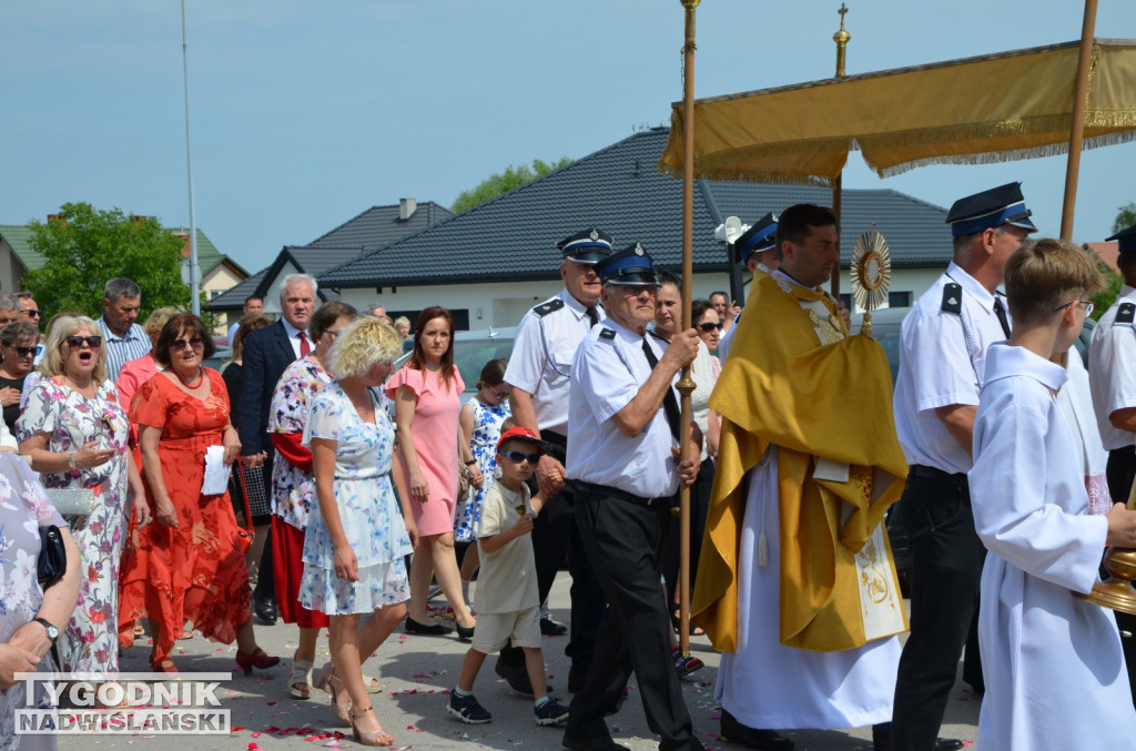 Procesja Bożego Ciała na osiedlu Dzików