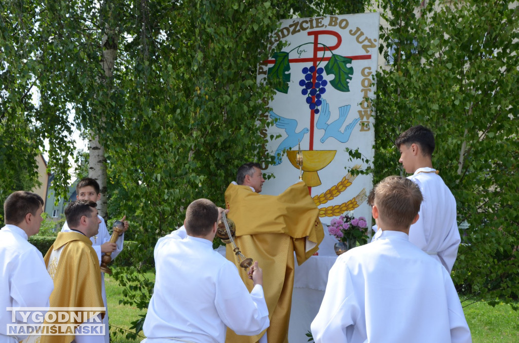 Procesja Bożego Ciała na osiedlu Dzików