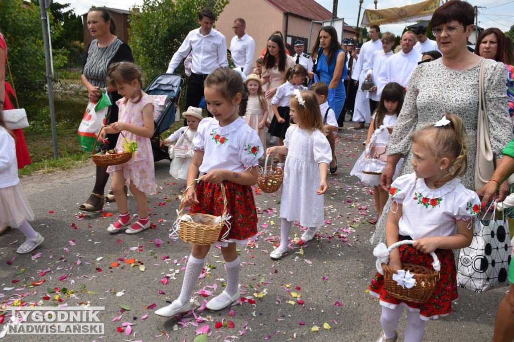 Procesja Bożego Ciała w Goźlicach w gm. Klimontów