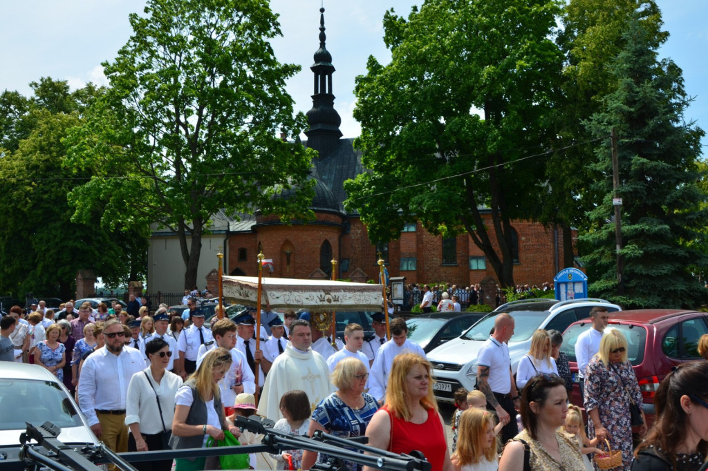 Procesja Bożego Ciała na osiedlu Miechocin