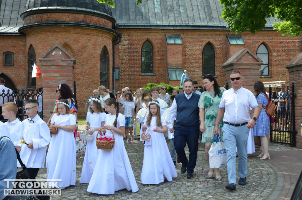 Procesja Bożego Ciała na osiedlu Miechocin