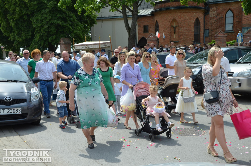 Procesja Bożego Ciała na osiedlu Miechocin