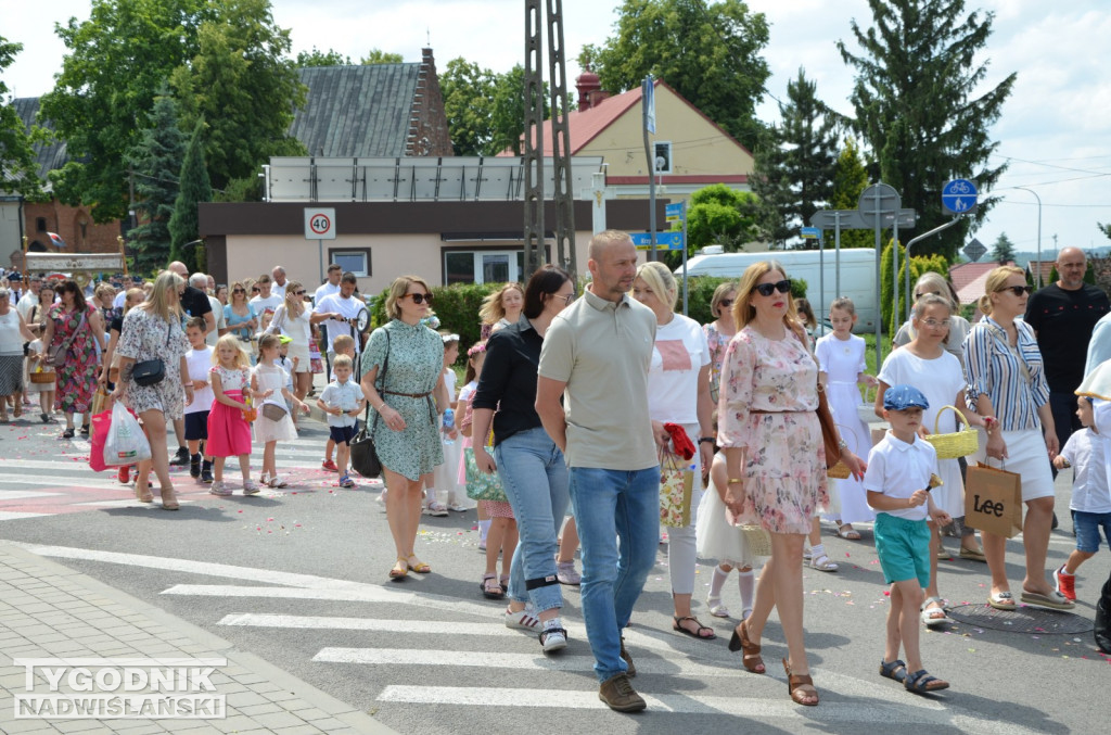 Procesja Bożego Ciała na osiedlu Miechocin