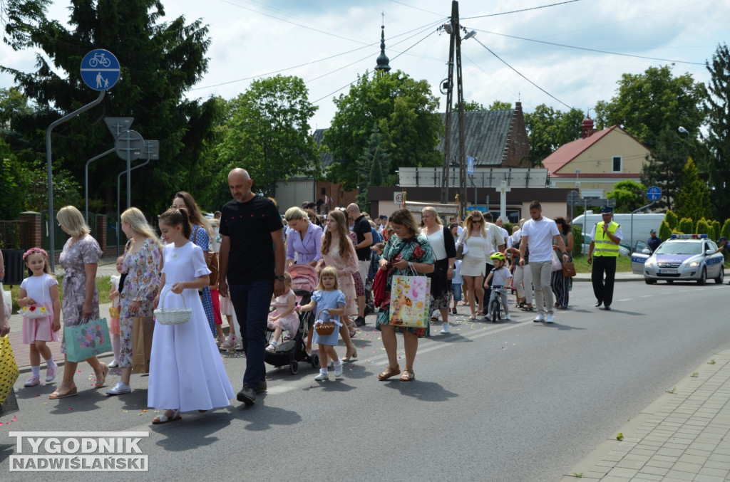 Procesja Bożego Ciała na osiedlu Miechocin