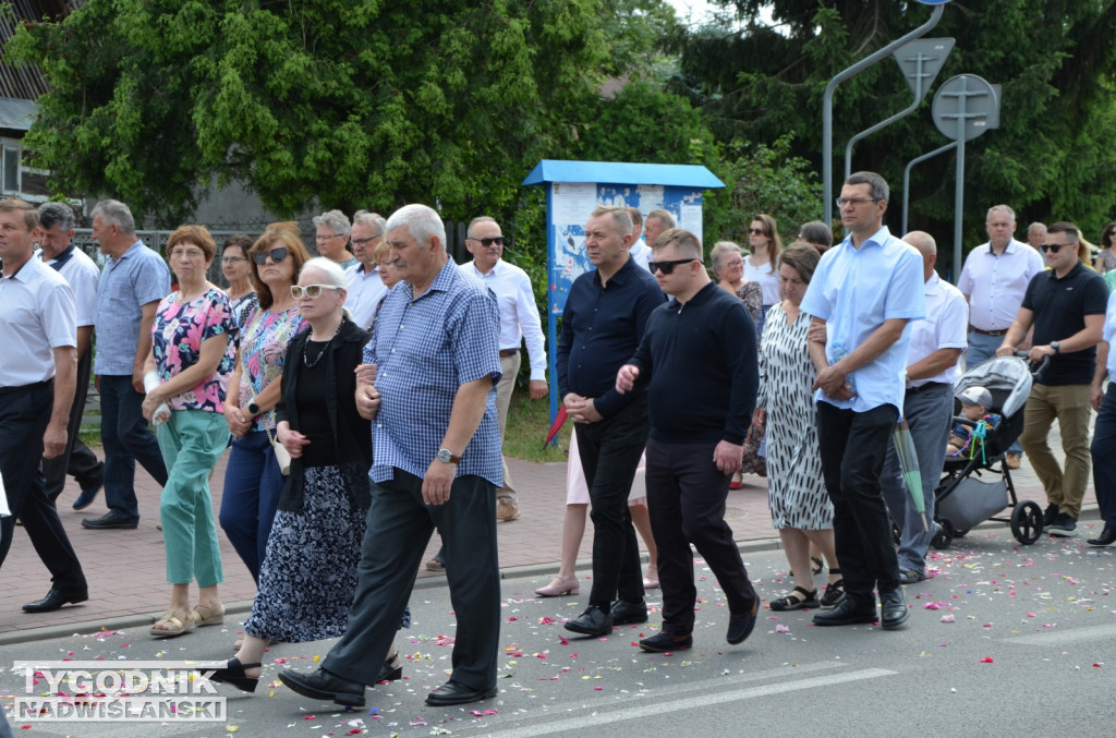 Procesja Bożego Ciała na osiedlu Miechocin