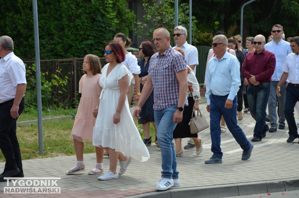 Procesja Bożego Ciała na osiedlu Miechocin