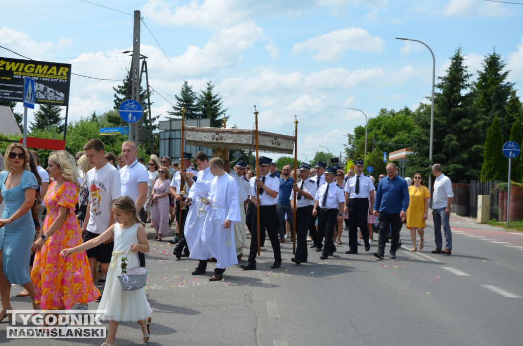 Procesja Bożego Ciała na osiedlu Miechocin