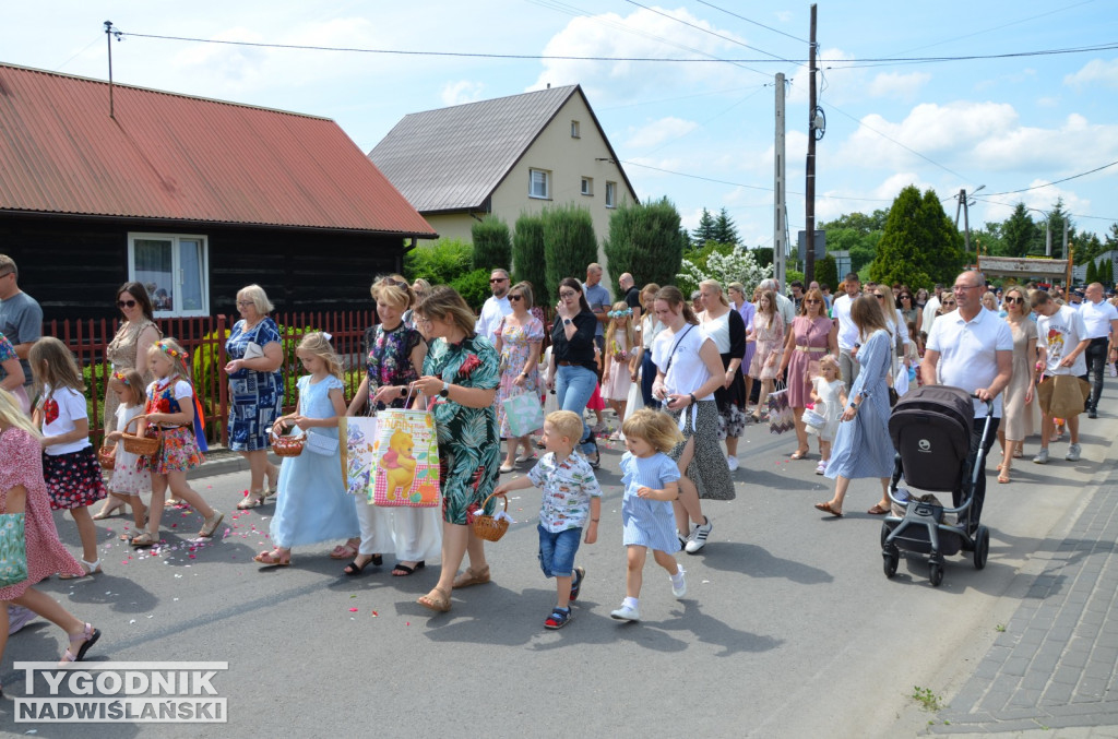 Procesja Bożego Ciała na osiedlu Miechocin