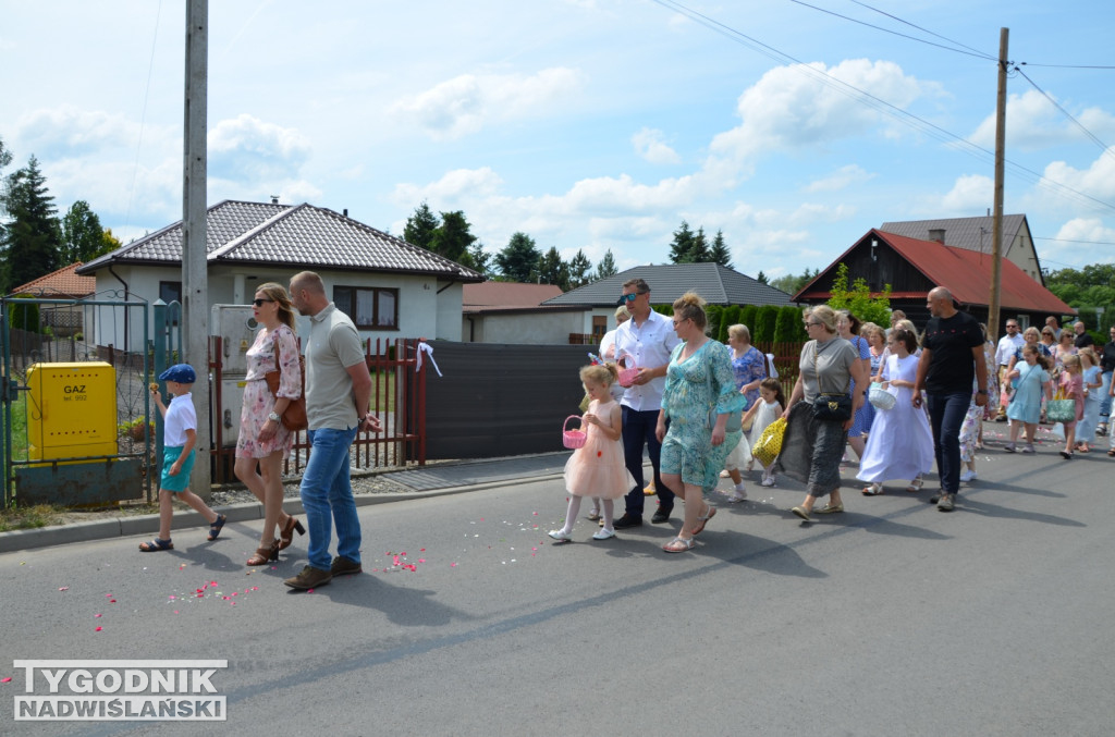 Procesja Bożego Ciała na osiedlu Miechocin