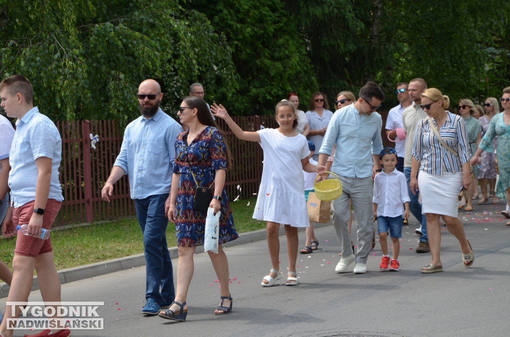 Procesja Bożego Ciała na osiedlu Miechocin