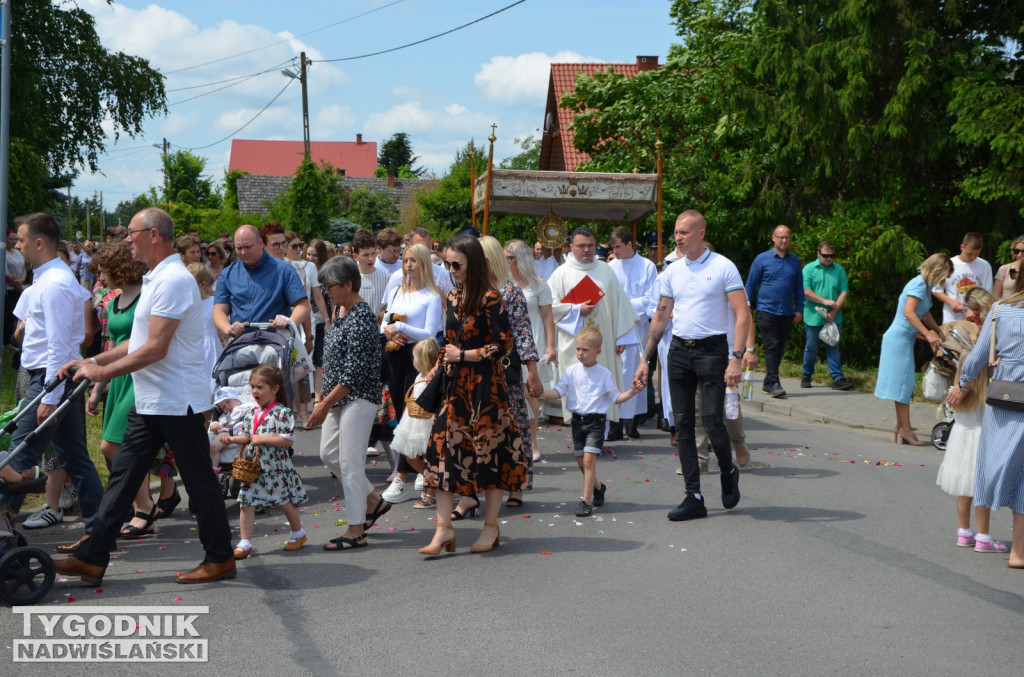 Procesja Bożego Ciała na osiedlu Miechocin