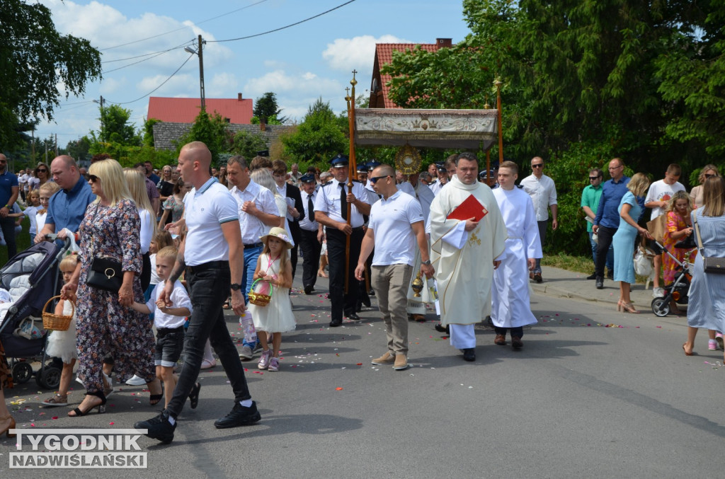 Procesja Bożego Ciała na osiedlu Miechocin