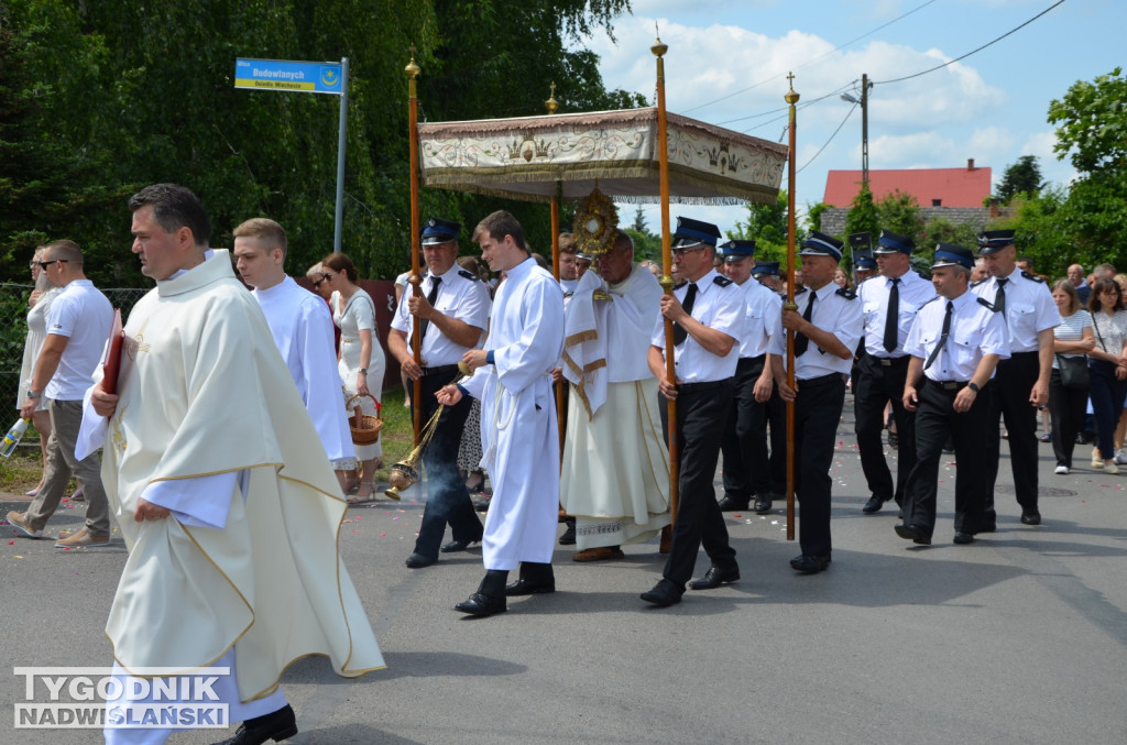 Procesja Bożego Ciała na osiedlu Miechocin