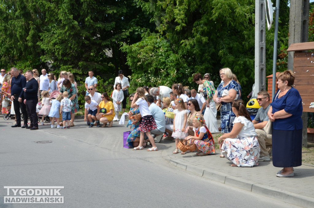 Procesja Bożego Ciała na osiedlu Miechocin