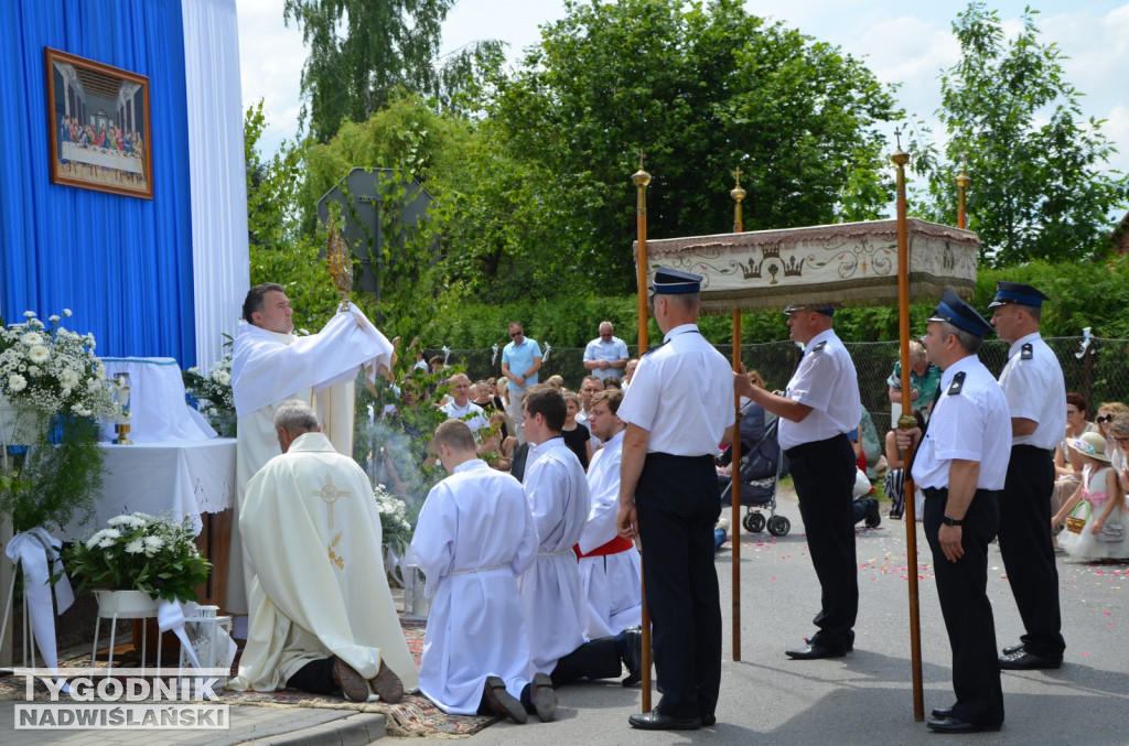 Procesja Bożego Ciała na osiedlu Miechocin