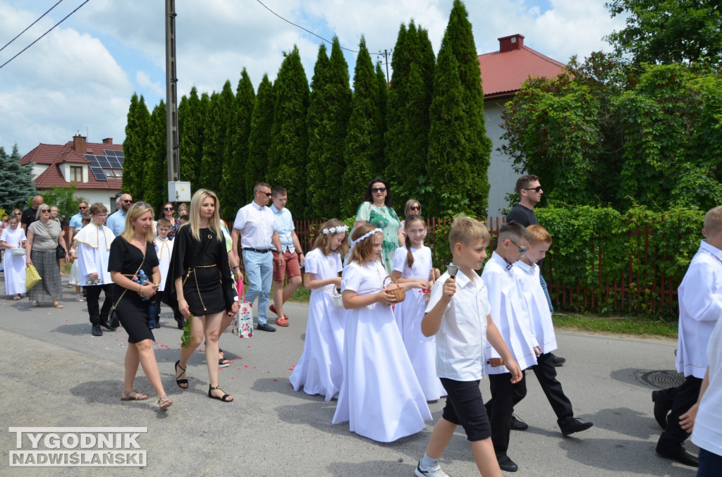 Procesja Bożego Ciała na osiedlu Miechocin