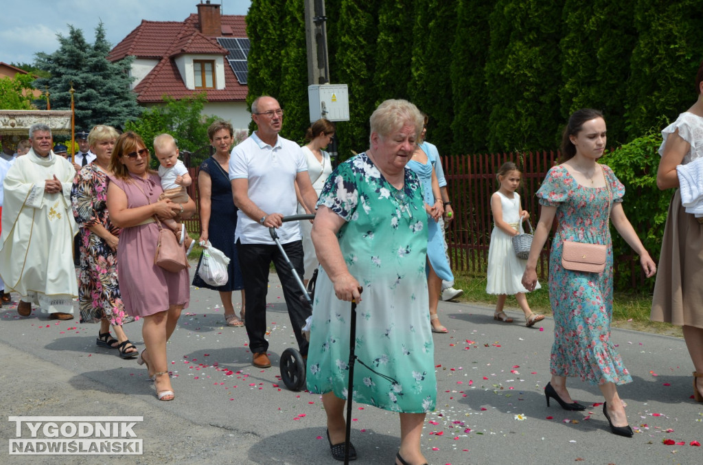 Procesja Bożego Ciała na osiedlu Miechocin