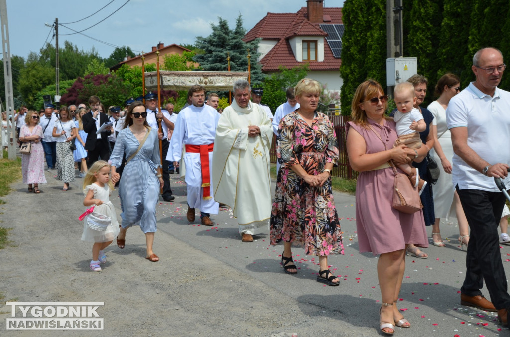 Procesja Bożego Ciała na osiedlu Miechocin